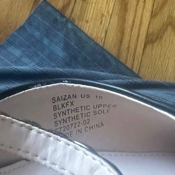 Tahari Black Kitten Heel Mules with Silver Chain Detail – Size 10 - Picture 4 of 7